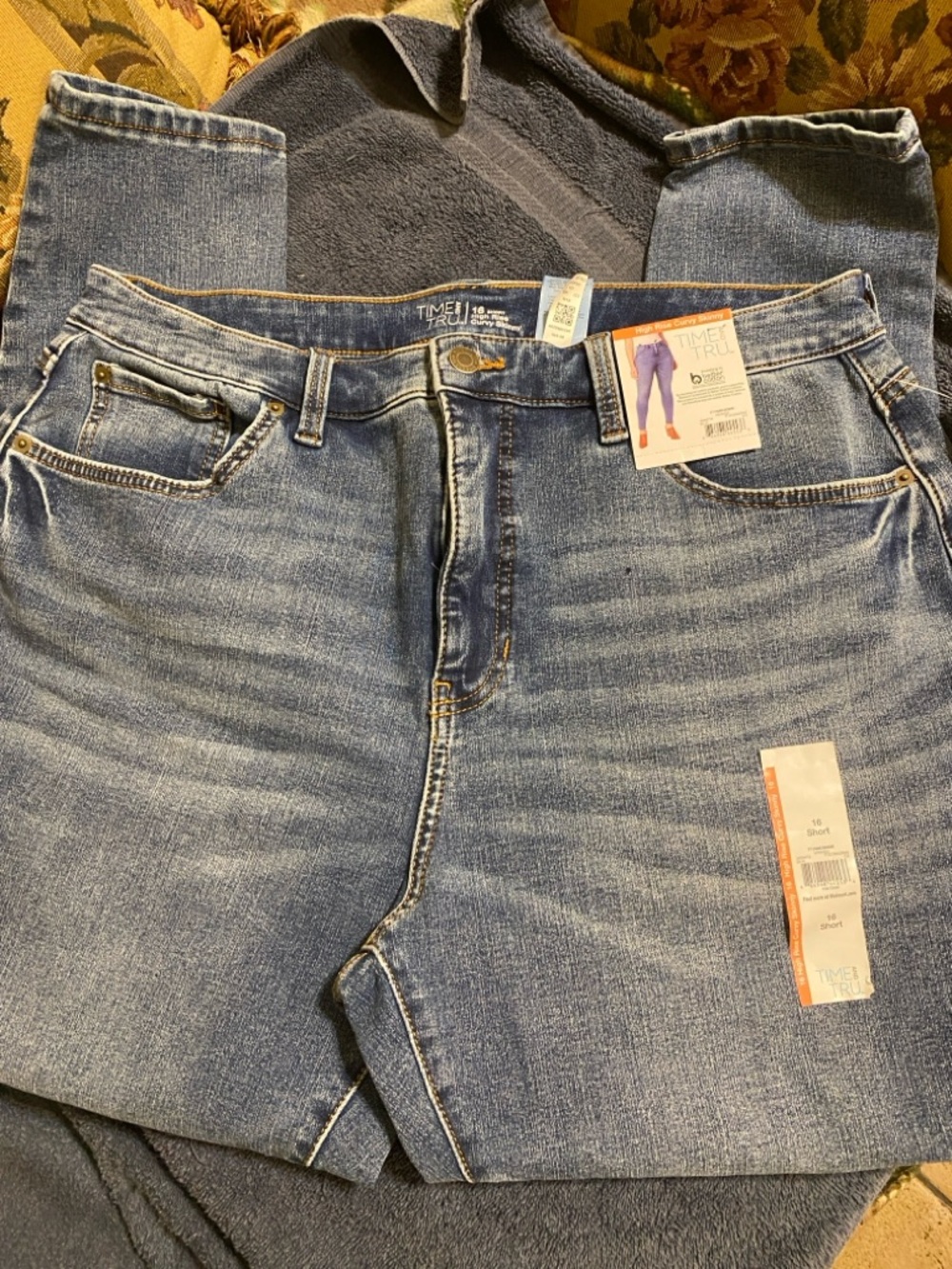 Time and Tru High Rise Curvy Skinny Jeans in Medium Blue Wash Size 16 Short